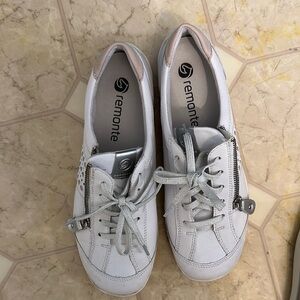 Remonte White and Silver Sneakers Low-Top Lace-Up